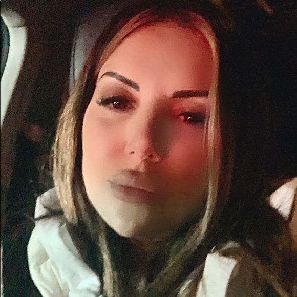 Meet your Posher, Angie - Picture 1 of 4